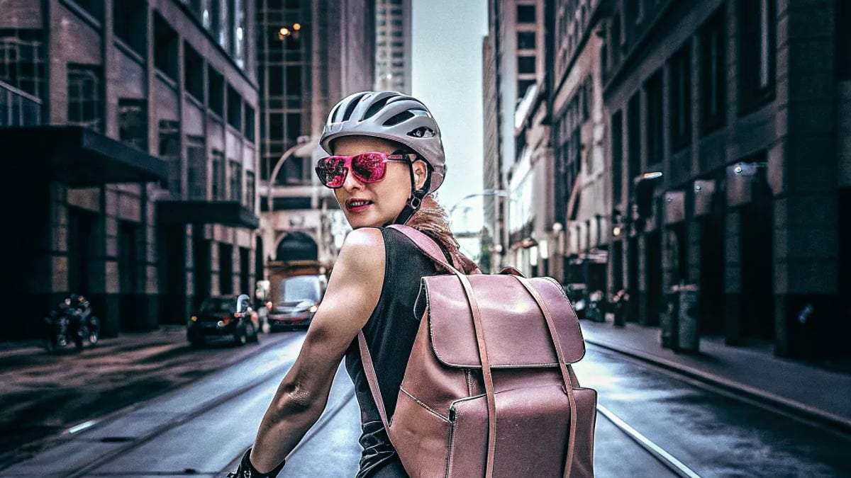 Chic and Functional: Must-Have Accessories for Fashionable Cyclists